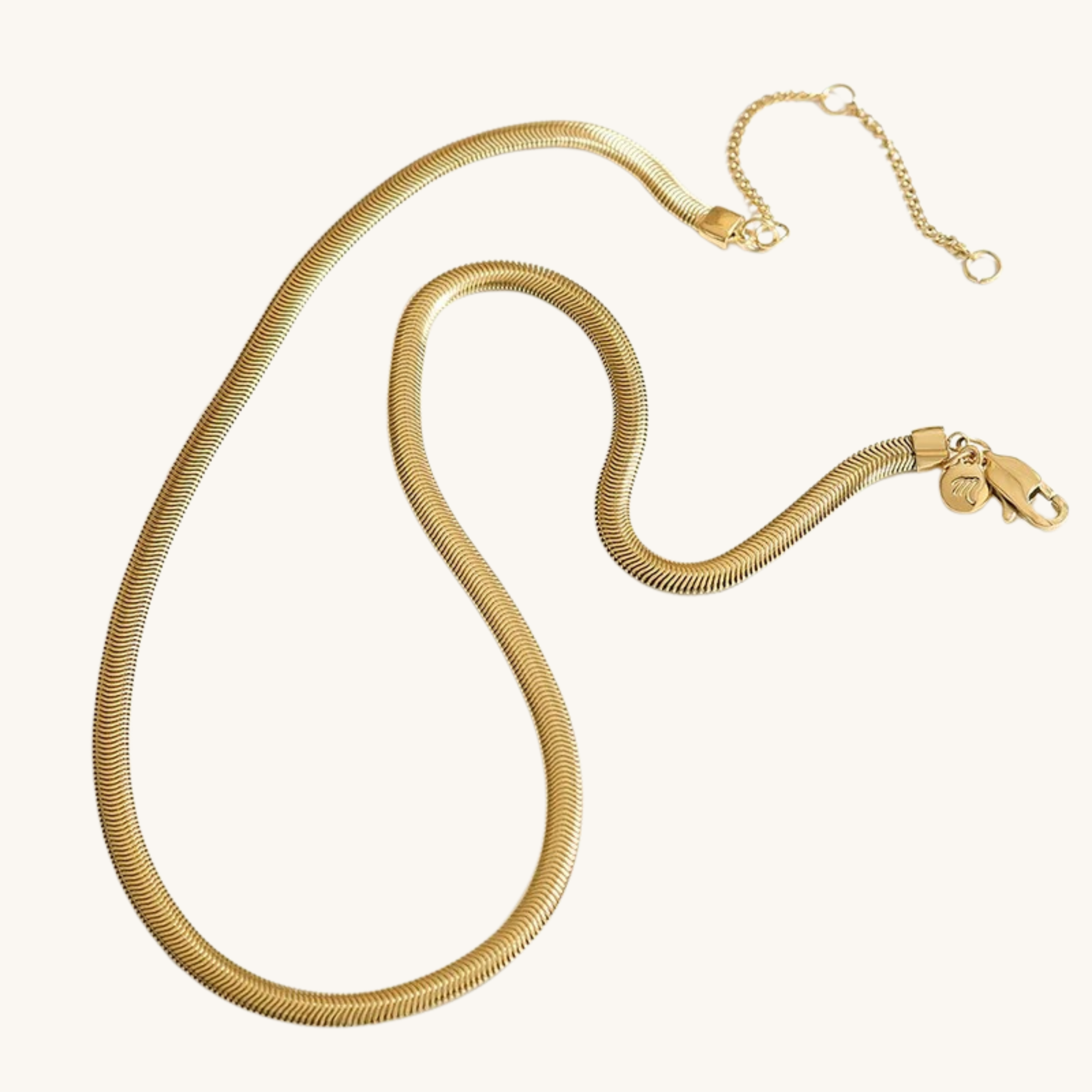 Colar SOLENNE Linea — banhado a ouro 18k ou em acabamento prata, aço inoxidável premium